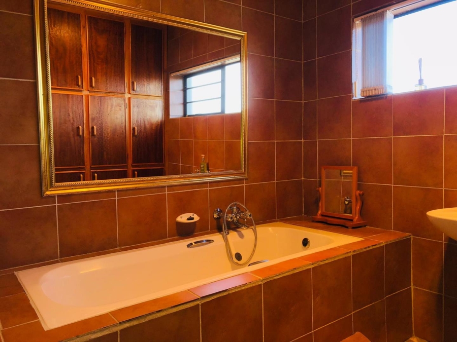 5 Bedroom Property for Sale in Franskraal Western Cape